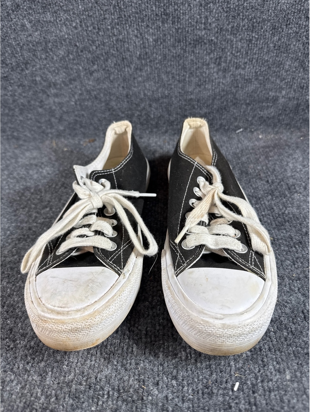 No Boundaries Womens Size 6.5 Black Canvas Memory Foam Low Top Sneakers